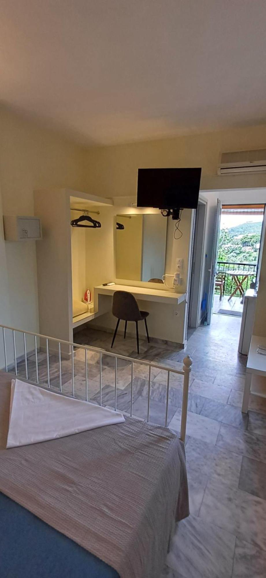 Aparthotel Kavourakia Kolios